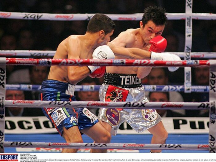 井上尚弥にバトンを渡した人がいる。西岡利晃の「不滅のジョニゴン戦」。＜Number Web＞ photograph by AFLO