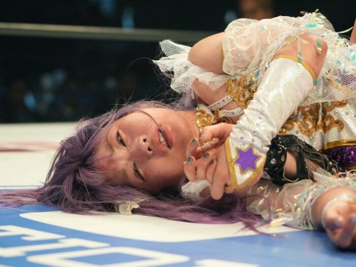 号泣する上谷沙弥と肩を組んで…“引退決定”中野たむは「宇宙一幸せなプロレスラー人生」で何を手にしたのか? 試合後、通路の片隅で見た“ある光景”<Number Web> photograph by Essei Hara
