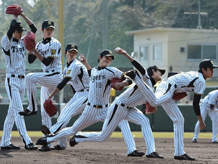 開幕ローテ確定の阪神・藤浪晋太郎。新人離れした“巧さ”が直球を殺す。＜Number Web＞ photograph by Kyodo News