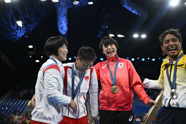 銅メダルの中国、北朝鮮の選手も笑顔になったメダルセレモニー（2枚目／全2枚）©Asami Enomoto/JMPA