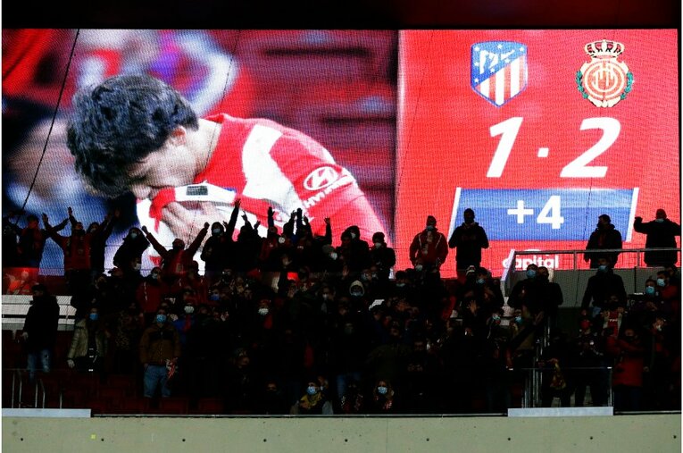 久保建英が“鉄壁アトレティコDF”をミスらせた　今季初ゴール写真に感じる「タケの厄介さ」とは〈撮影者の視点〉(44)