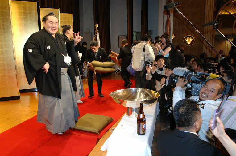 優勝後の大はしゃぎ（全13枚の10枚目）　©BUNGEISHUNJU