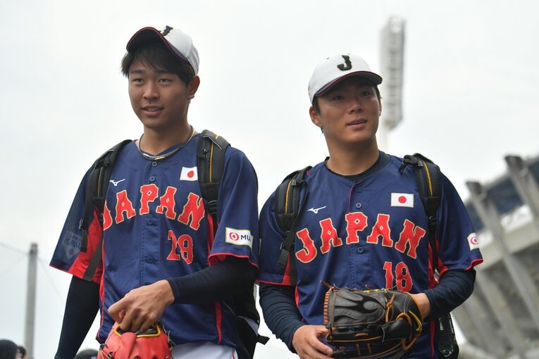 共に自主トレした師弟コンビの高橋宏斗（左）と山本由伸　©︎Hideki Sugiyama