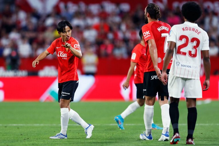 「クボ、ユニホームお願い」来季のレアル去就報道が出てもマジョルカで愛される久保建英…「残留か降格の最終節」で輝くか〈撮影者の視点〉(10)