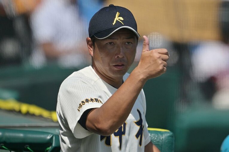 神村学園の野球部を率いる小田大介監督、41歳 ／ photograph by Hideki Sugiyama
