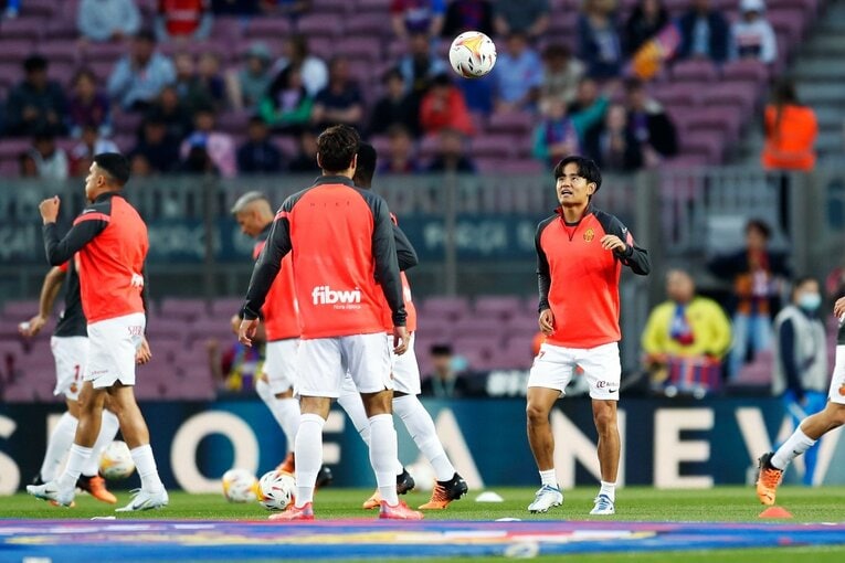 久保建英は「バルサ下部組織の旧友」と何を話したのだろうか… カンプノウで撮った才能の一端と敗戦の悔しさ〈撮影者の視点〉(4)