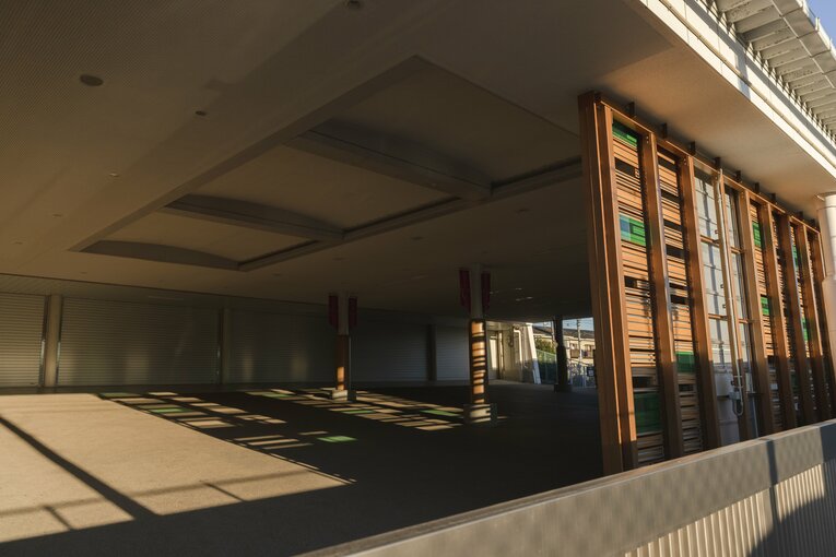 平日なので閉鎖されていたナッキーモール（奥）