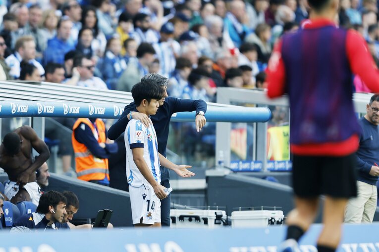 久保建英22歳“右サイド無双”はソシエダの拠り所「このゴールはタケのだ」指差し感謝のブライス…“動画に映らない”鮮烈MOMとバスクの風景(8)