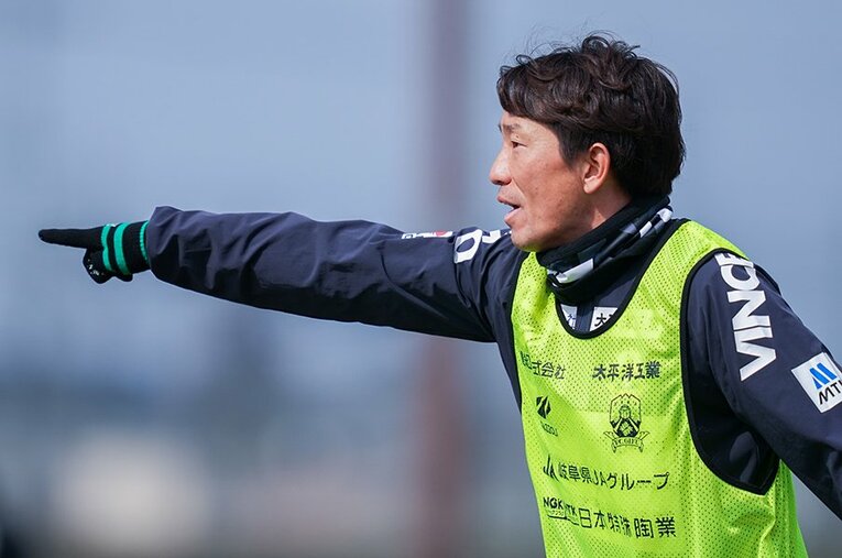 今季からFC岐阜に加入したDF宇賀神友弥。主将に就任した柏木らと共にJ2昇格を目指す ／ photograph by Akito Iwamoto