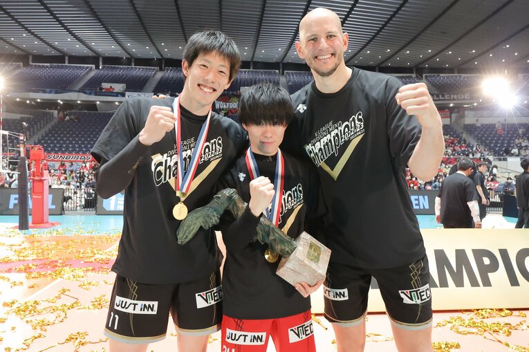 ウルフドッグス名古屋 傳田亮太、小川智大、バトルシュ・クレク　©︎V.LEAGUE