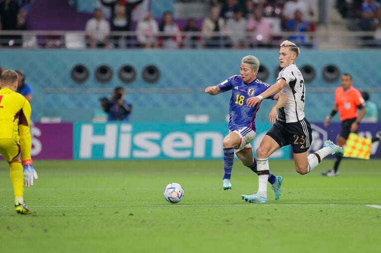 浅野の「ニア上ぶち抜き弾」（1枚目／14）　©Kaoru Watanabe/JMPA