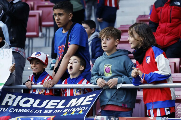 「Take～！」と大きな声で歓声を上げる、アトレティコの少年ファン　©Daisuke Nakashima