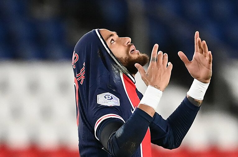 相変わらずピッチ外でお騒がせのネイマール。2月でもう29歳、幼稚さは直らないのか ／ photograph by AFP/AFLO