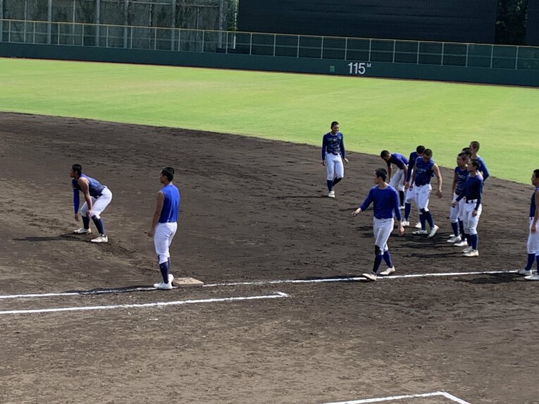 ユニフォームだけでなく練習着も爽やかなブルーで統一　©Genki Taguchi