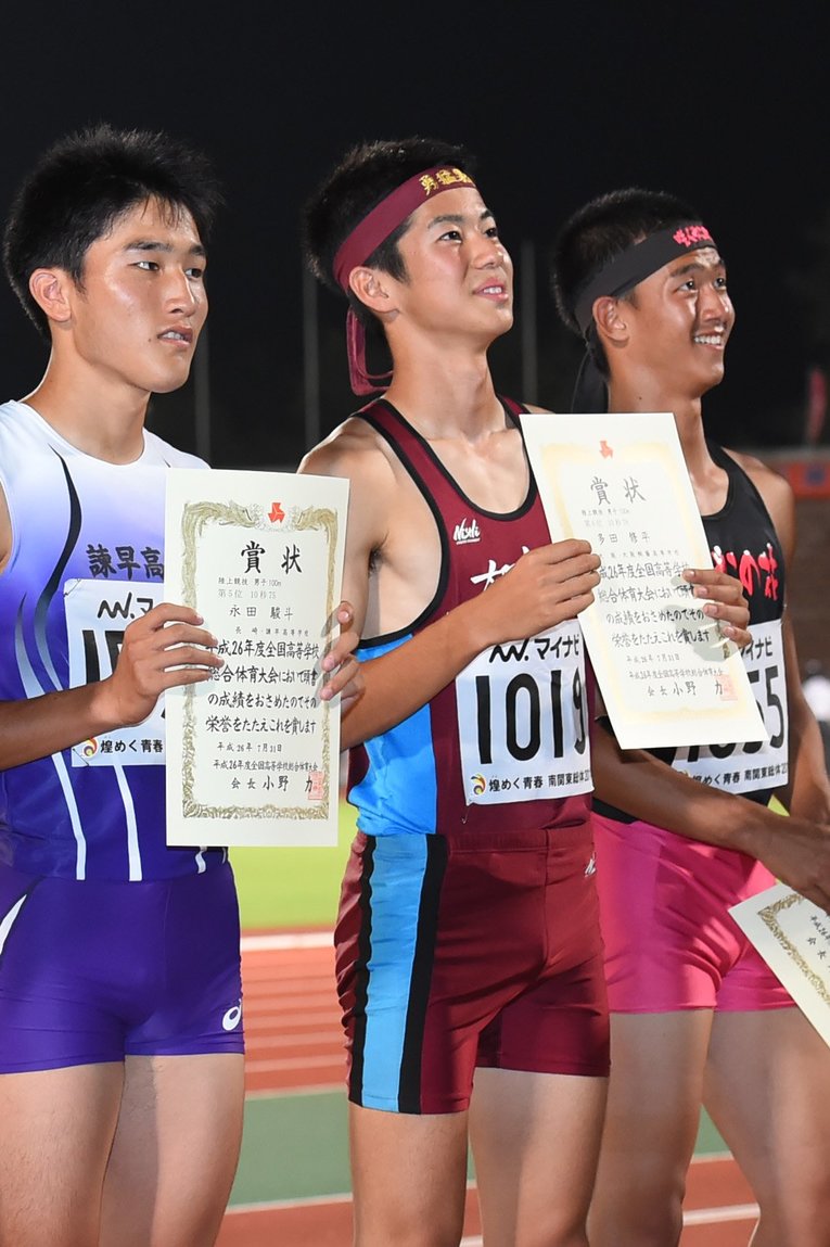 2014年インターハイ、男子100mの表彰式で。大阪桐蔭高の多田は6位入賞だった　©AFLO