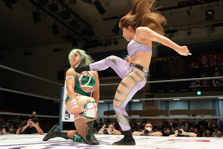 スターダム屈指の肉体派レスラー・飯田沙耶25歳の運命を変えた“推しと筋肉”「もう、制御しなくていいんだ」《特別グラビア》(42)