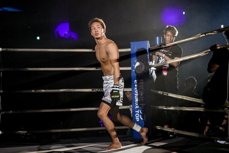 セコンドには弟の朝倉海の姿も　©RIZIN FF Susumu Nagao