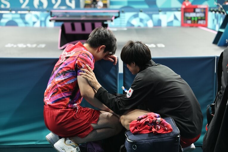 男子卓球団体戦準決勝、スウェーデン戦の日本チーム　©︎Tetsuya Higashikawa/JMPA