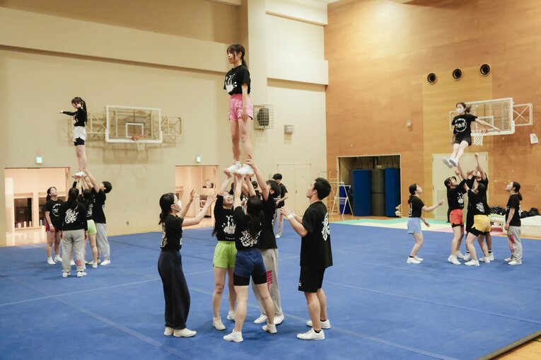 現在の東外大チアリーディング部の練習風景。部員は80人を超えるという　©Wataru Sato