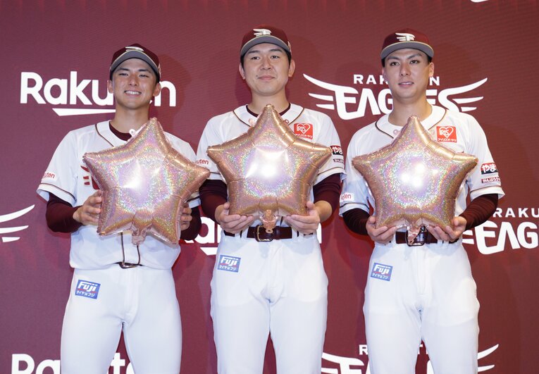 ドラ1ルーキーの宗山塁（左）や村林一輝（右）とともにオールスターにも選出された　©JIJI PRESS