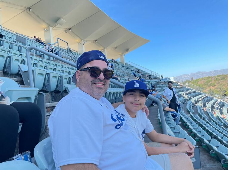 「ドジャースの試合はすべて見ている」“OHTANI 17”のユニフォームを着ていた親子