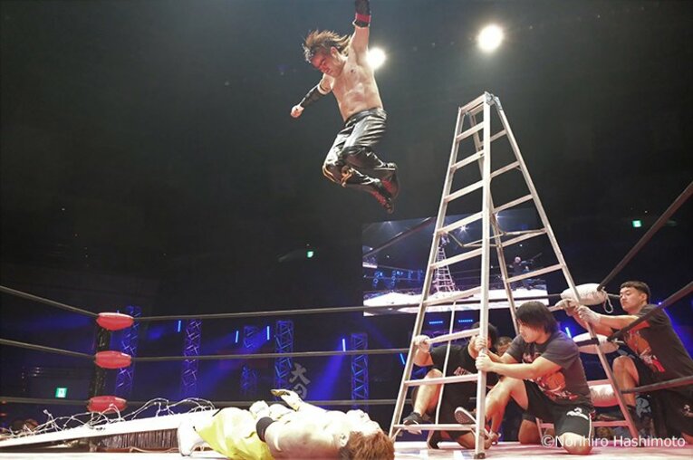 アイドル、レジェンドにデスマッチも。両国3連戦が示したプロレスの多様性。(3)