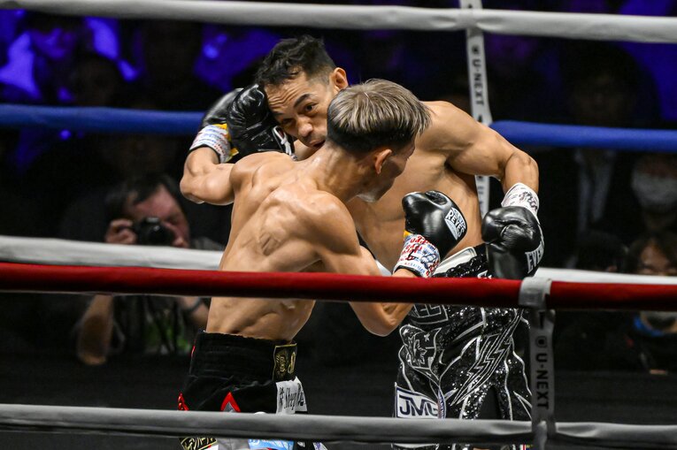 堤聖也vs.ノニト・ドネア。12月17日、両国国技館　©Takuya Sugiyama