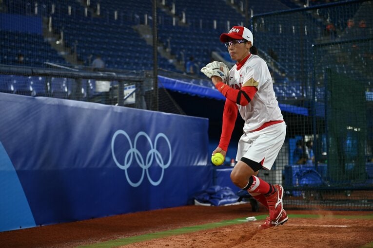 上野由岐子の投球フォーム（連続写真）　©Naoya Sanuki/JMPA
