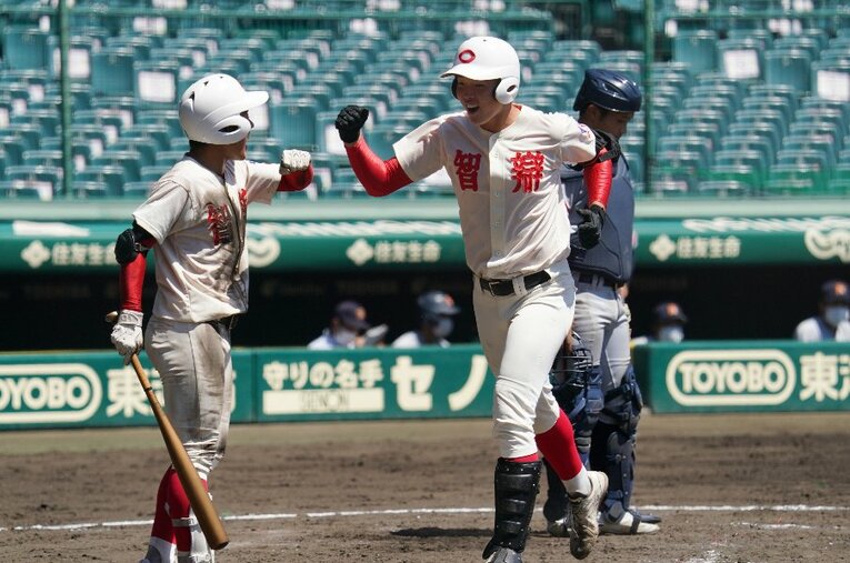 甲子園準決勝、智弁学園8番小畠一心の3ランホームラン。4回の1発で京都国際を3ー1で下した ／ photograph by Hideki Sugiyama