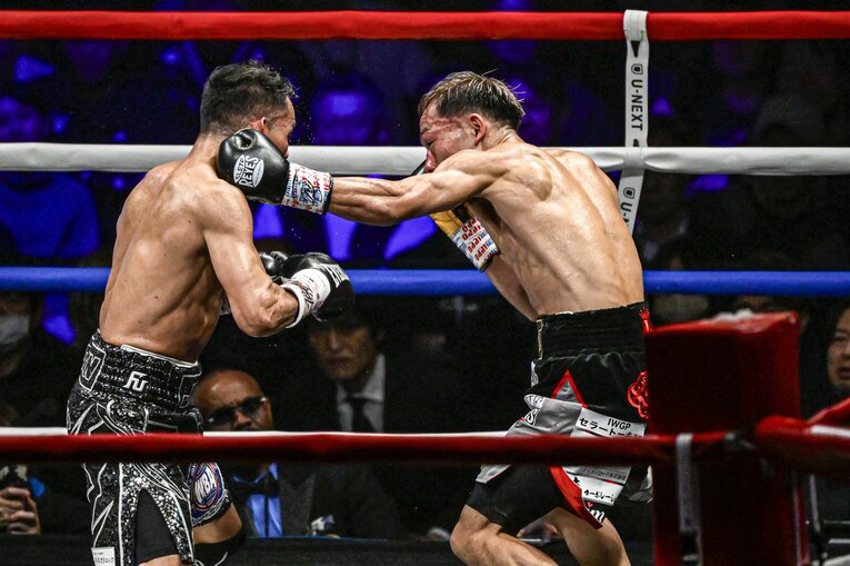 堤聖也vs.ノニト・ドネア。12月17日、両国国技館　©Takuya Sugiyama