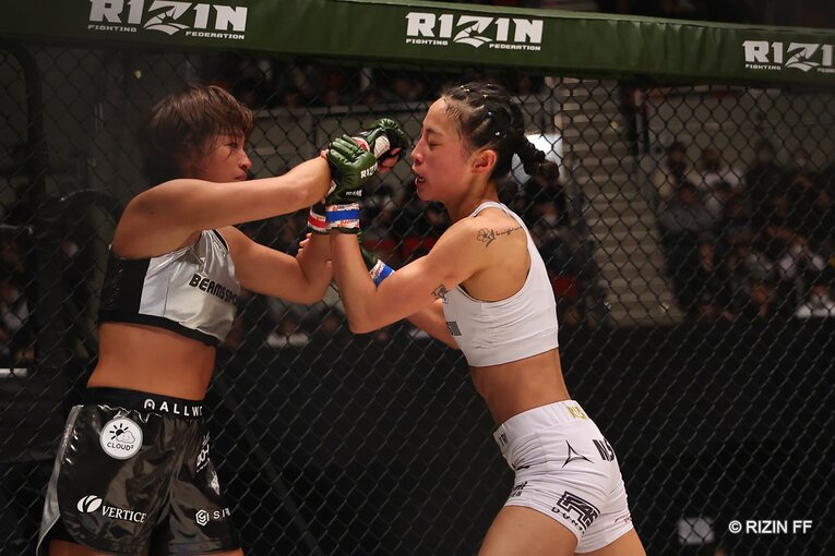 RENAvsシン・ユリ　©RIZIN FF