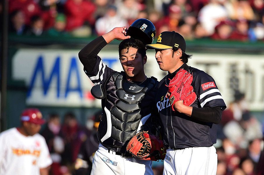 常勝ホークスの柱となる正捕手を!工藤公康は第二の城島を育成できるか。<Number Web> photograph by NIKKAN SPORTS