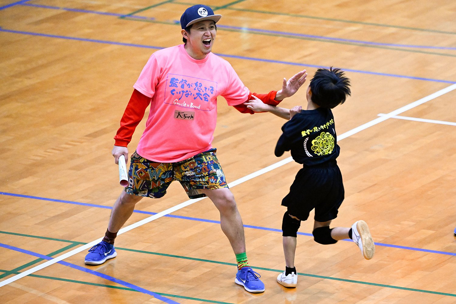 子どもたちを盛り立てる、元パラ水泳選手の久保大樹さん