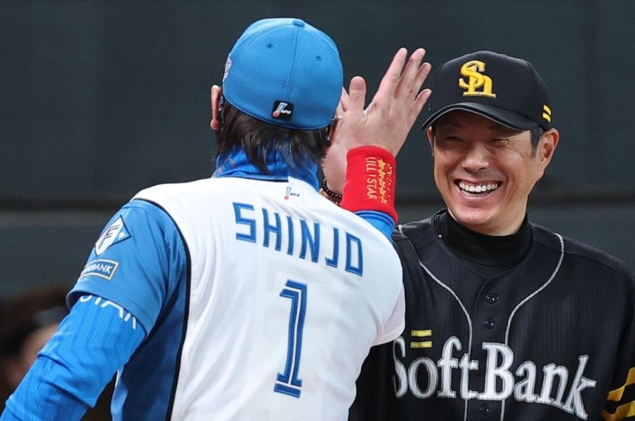 強すぎた阪神優勝のウラで…「どっちが勝つ？」日本ハムvsソフトバンク“じつは真逆だった”新庄剛志と小久保裕紀の采配「近藤健介に“1試合3敬遠”も」＜Number Web＞ photograph by Sankei Shimbun