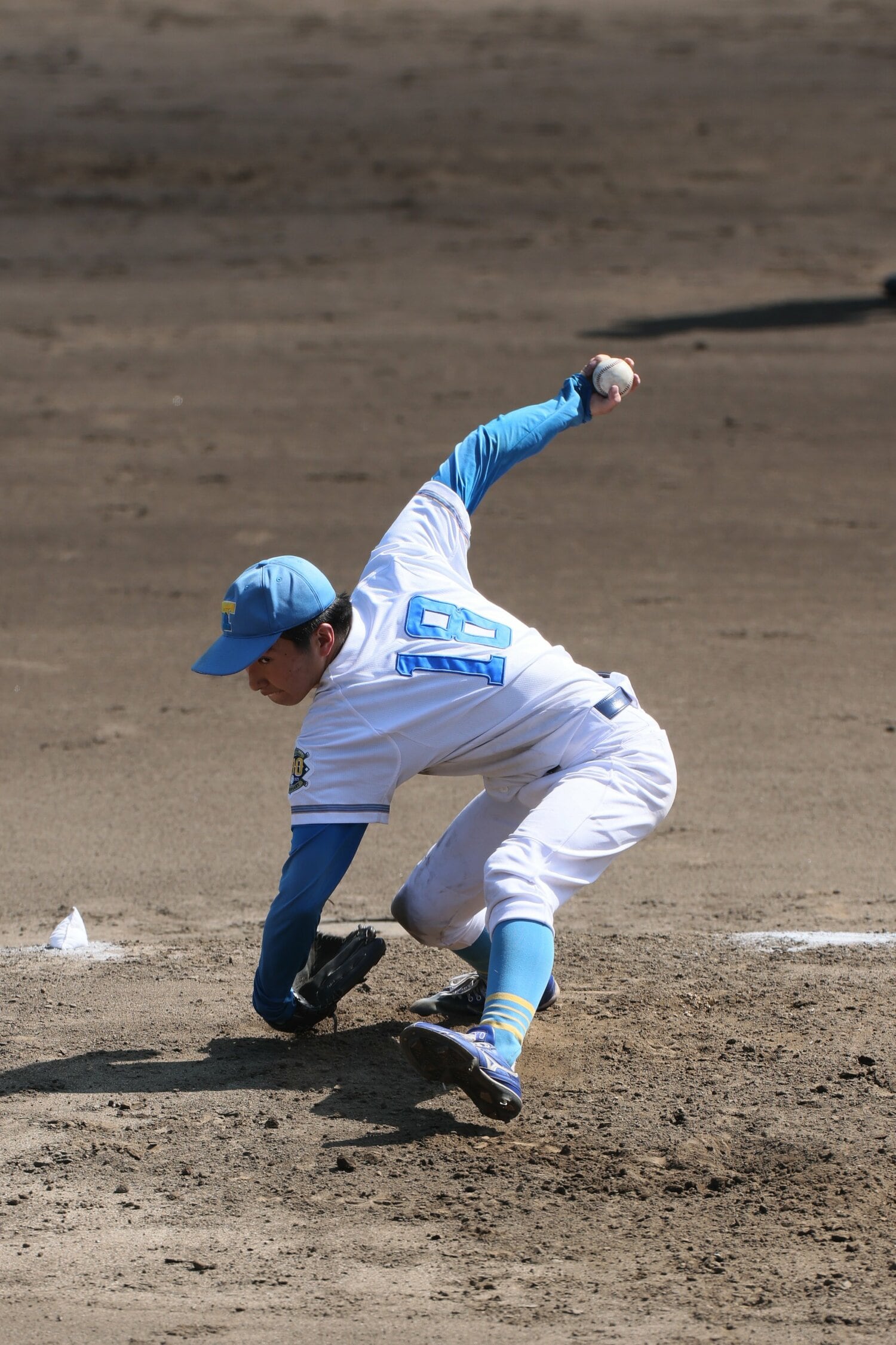 アンダーハンドには下半身のバネも重要だという ©Shigeki Yamamoto