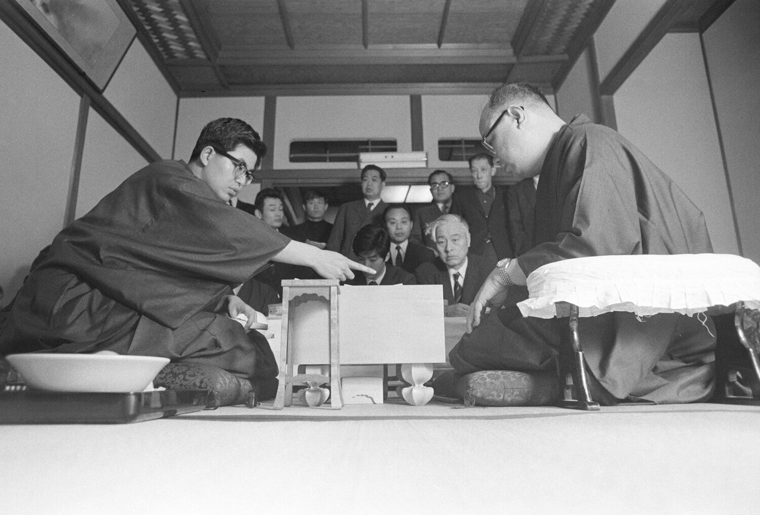 中原と大山の対局（1971年撮影）©BUNGEISHUNJU