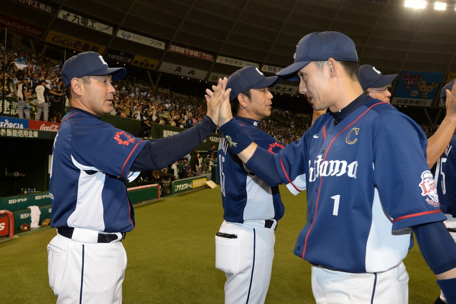 ハイタッチする2人(2014年) ©SANKEISHIMBUN