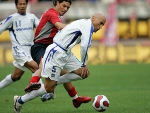 「センパイ、コウハイの意識が強い」育成や“優れたFWが少ない問題”… 日本サッカーとブラジルの課題を名DFシジクレイが斬る！