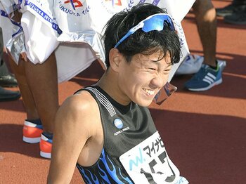 13位でも、小さくガッツポーズ。神野大地の初マラソンは手応え満載。＜Number Web＞ photograph by Kyodo News