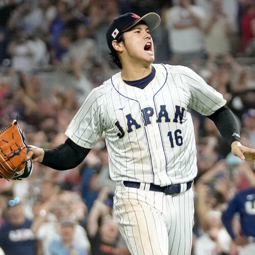 ジャイアンツOB井端弘和ドラゴンズ時代の実使用リストバンド 侍ジャパン監督 井端弘和 ドラゴンズ時代 直筆サイン カード付