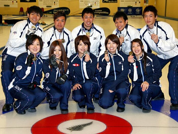 ソチへの“第一関門”突破。カーリング日本、逆襲開始。~3年ぶり男女とも世界選手権へ~<Number Web> photograph by AFLO