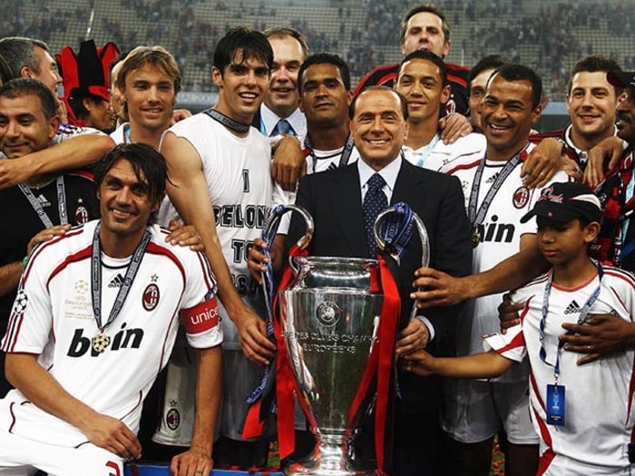 80歳超えて茶髪に植毛、精力絶倫で“54歳年下妻”と…ミラン名物会長ベルルスコーニの剛腕人生「キャプテン翼」欧州大ヒットも仕掛け役？＜Number Web＞ photograph by Getty Images