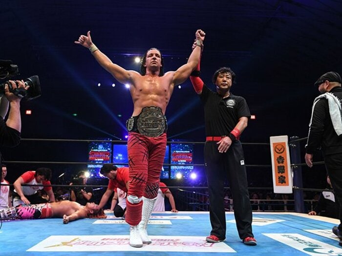 棚橋弘至IWGP王座初防衛に失敗！新王者は26歳のスイッチブレイド。＜Number Web＞ photograph by Essei Hara