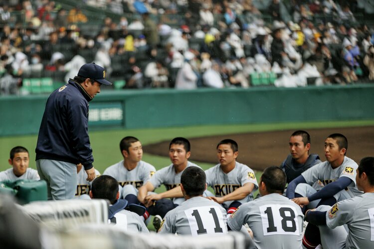 練習1日50分、月曜日は完休、部員は全員元投手」…で甲子園って行ける？ 人気漫画家が取材で感じた「高校野球、練習“量”と“質”どっちが大事か」問題（4／4）  - 高校野球 - Number Web - ナンバー