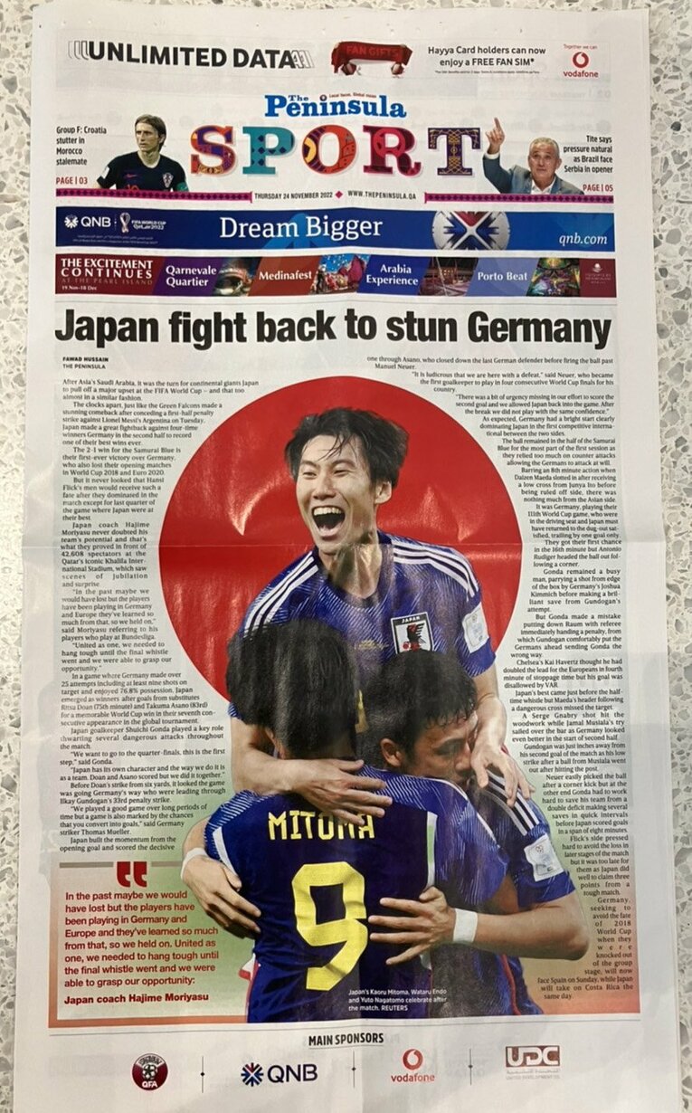 カタールの新聞「Peninsule」紙のスポーツ版の一面　©AFLO