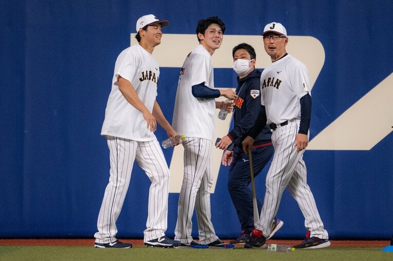 大谷＆佐々木朗希＆吉井コーチ　©︎Nanae Suzuki