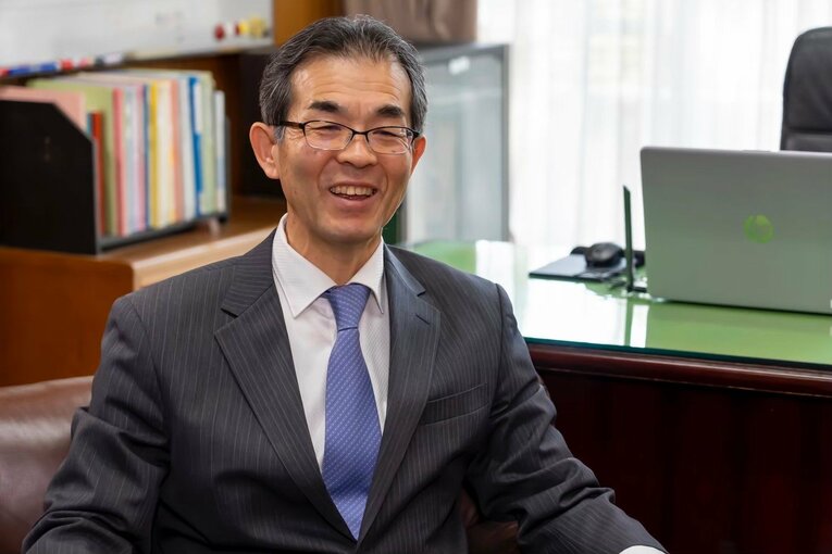 今年4月、横浜隼人高の校長に就任した東大野球部OBの朝木氏／本人提供