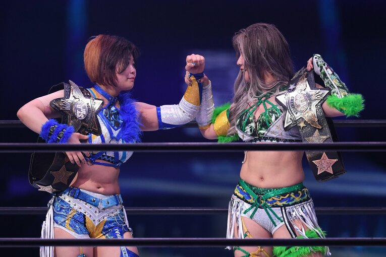 ゴッデス・オブ・スターダム王座戦を制したMIRAI（左）と壮麗亜美。4月23日、横浜アリーナ