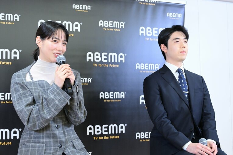 のんと藤井聡太の記念対局を記念しての囲み取材にて（写真はまだまだ続きます）　©Keiji Ishikawa