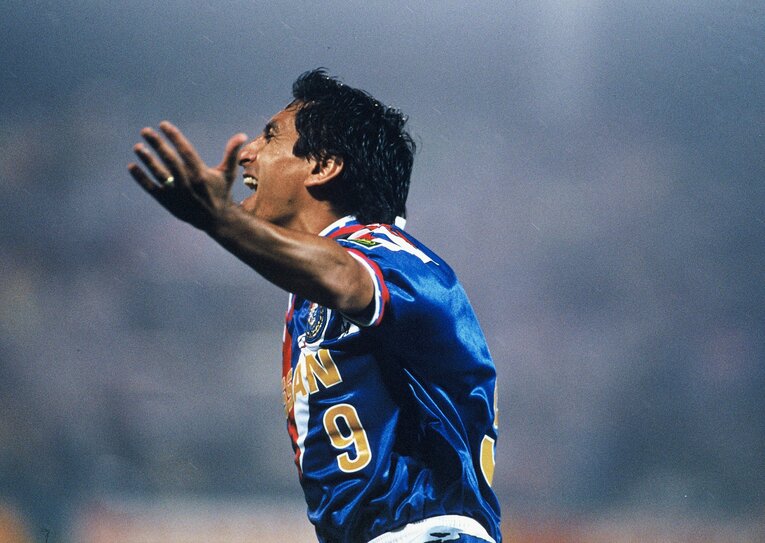 ゴールを決めて喜ぶディアス　©Sports Graphic Number